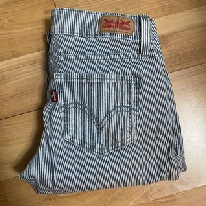 Blue striped Levi’s skinny jeans
